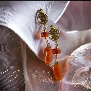Vintage Goldette signed Asian symbol sardonyx dangle faux screw back